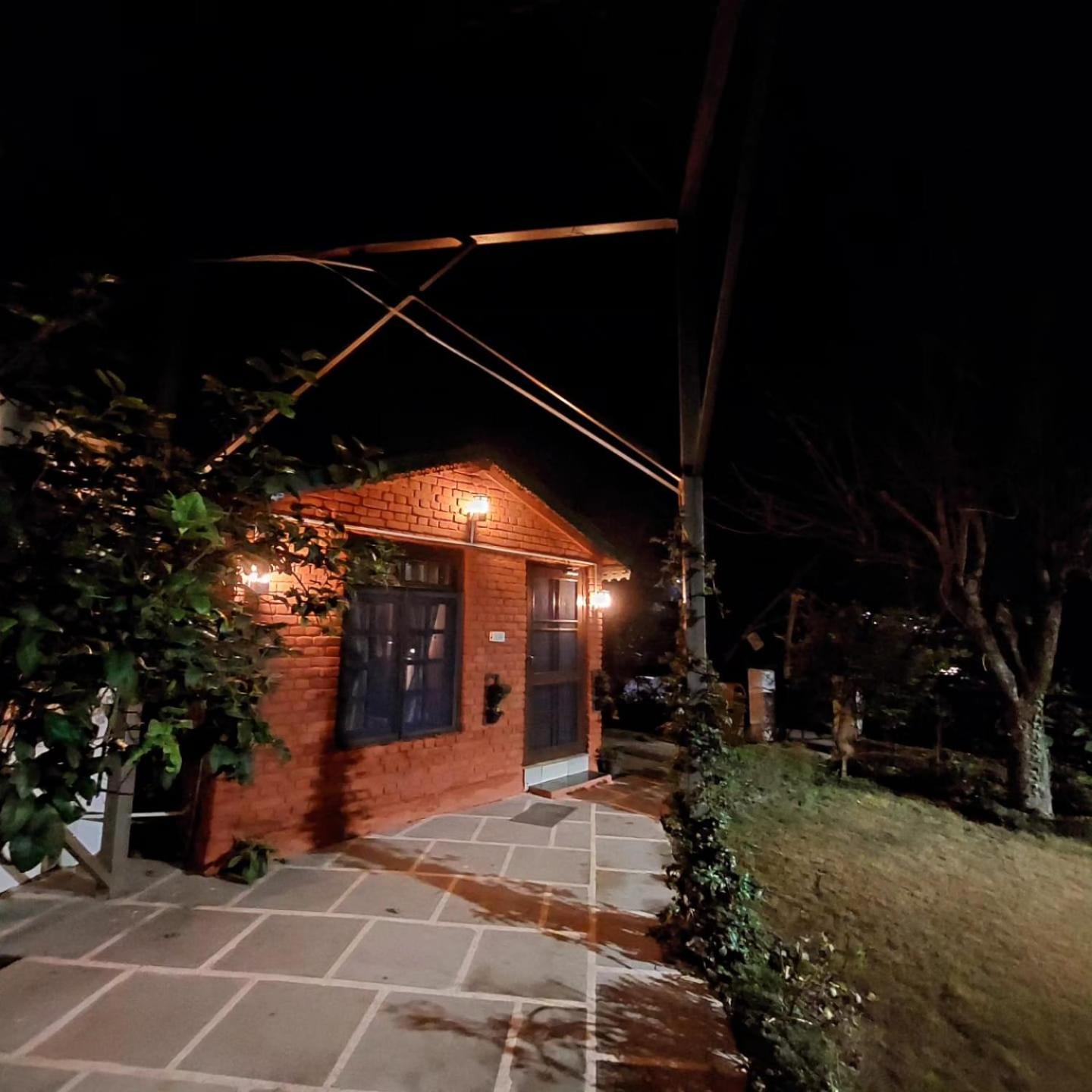 Hotel Alinda House Naukuchiatal By The Ghaur Bhīm Tāl Esterno foto