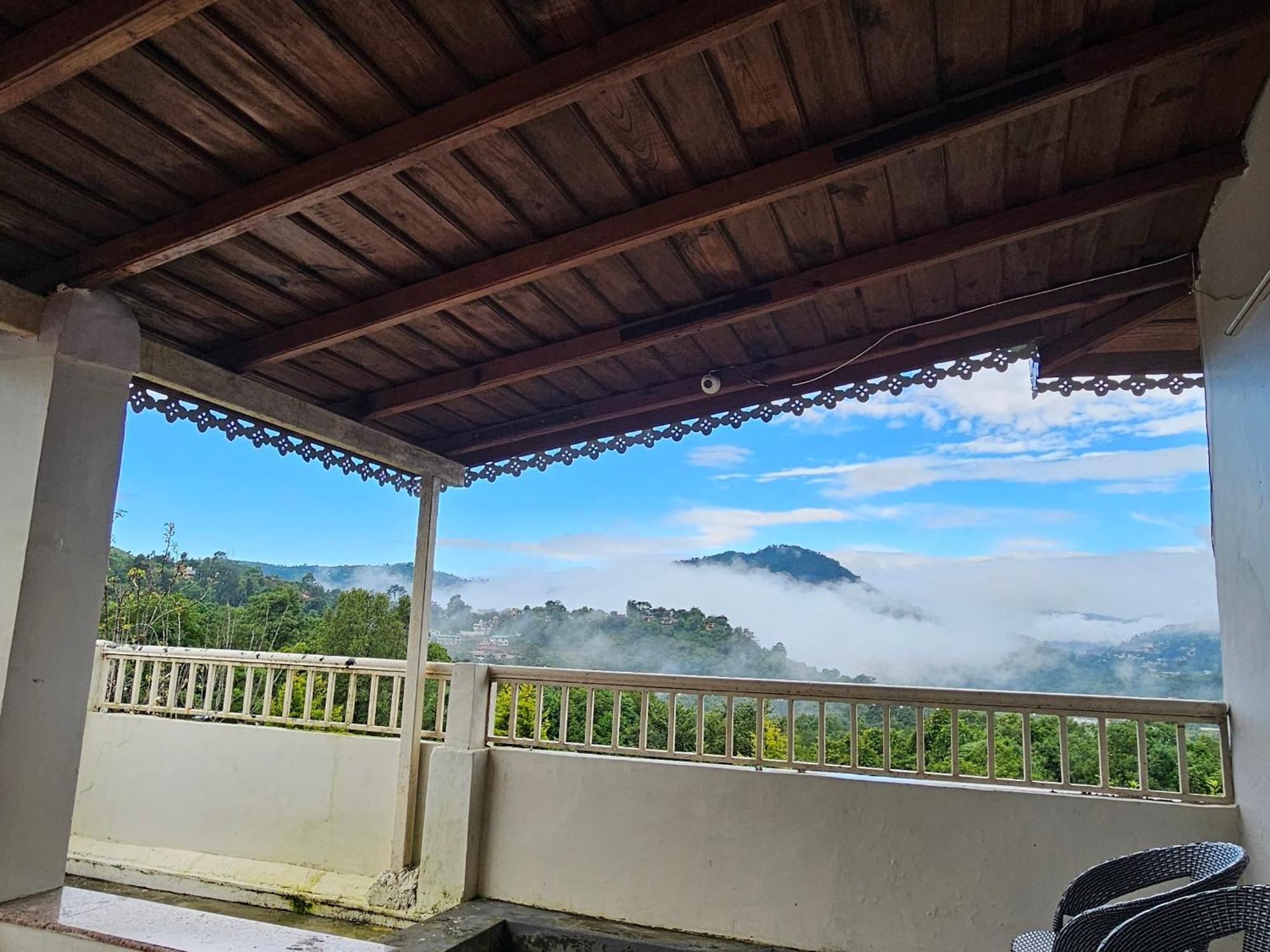 Hotel Alinda House Naukuchiatal By The Ghaur Bhīm Tāl Esterno foto