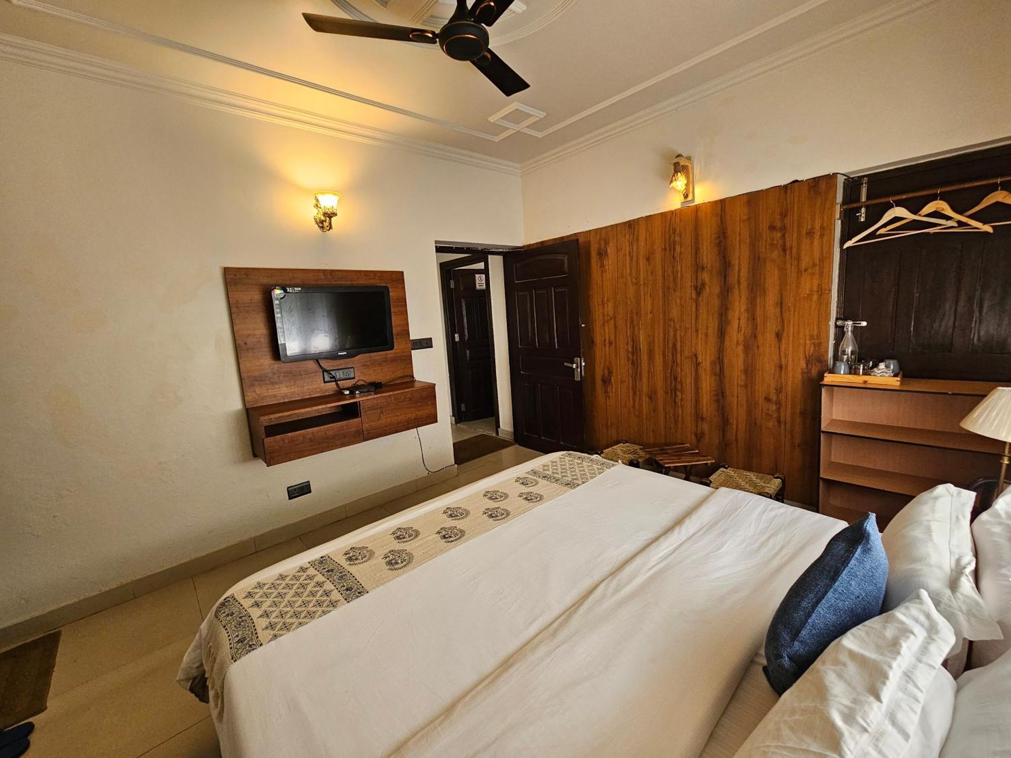 Hotel Alinda House Naukuchiatal By The Ghaur Bhīm Tāl Esterno foto